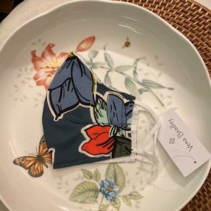 LAST ONE🌻SALE🌻FITTED MASK IN FALLING FLOWERS DESIGN FROM VERA BRADLEY